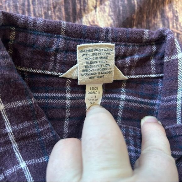 Women’s Duluth Trading Co. Purple Button Down Flannel Size Small - Picture 6 of 6